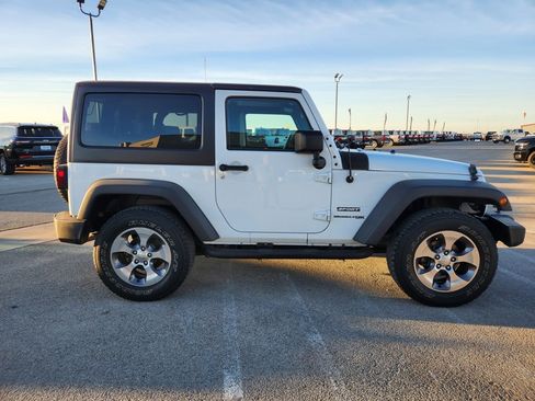 Used 2018 Jeep Wrangler Sport w/ Connectivity Group image 6