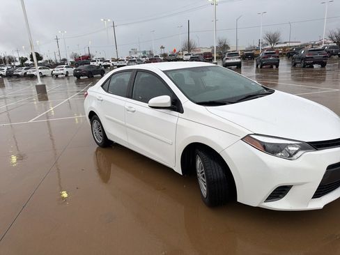 Used 2016 Toyota Corolla LE image 1