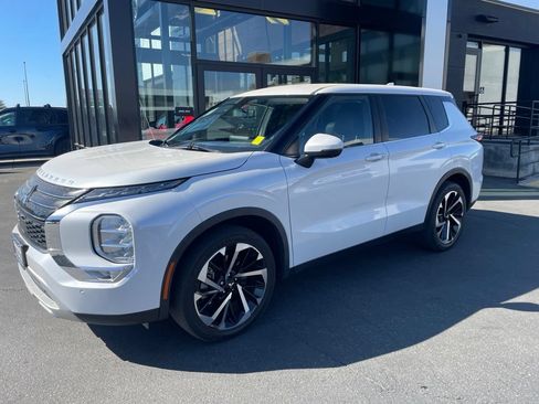 Used 2022 Mitsubishi Outlander SE FWD image 1
