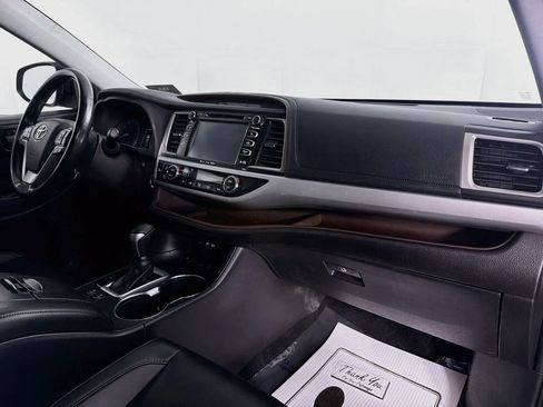 Used 2019 Toyota Highlander XLE AWD/4WD image 31