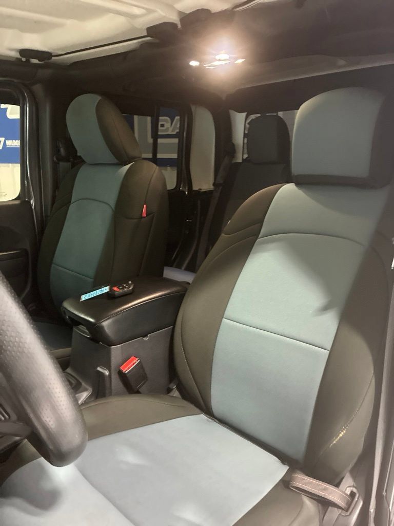 Used 2023 Jeep Gladiator Mojave w/ Cold Weather Group AWD/4WD image 18