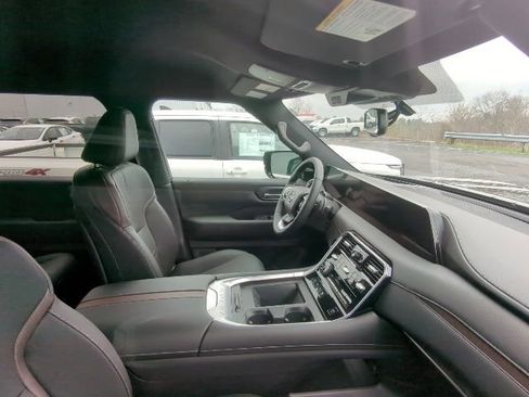 New 2025 Nissan Armada SL image 13