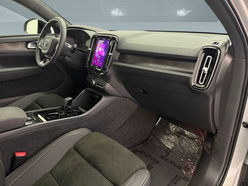 Used 2023 Volvo C40 P8 Recharge Ultimate w/ Protection Package Premier image 18