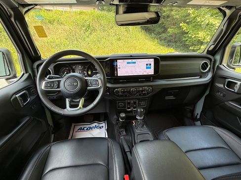 Used 2024 Jeep Wrangler Unlimited Sahara w/ Technology Group AWD/4WD image 10
