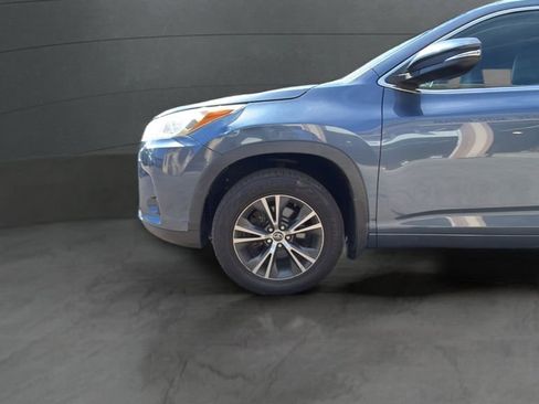Used 2017 Toyota Highlander Plus AWD/4WD image 25