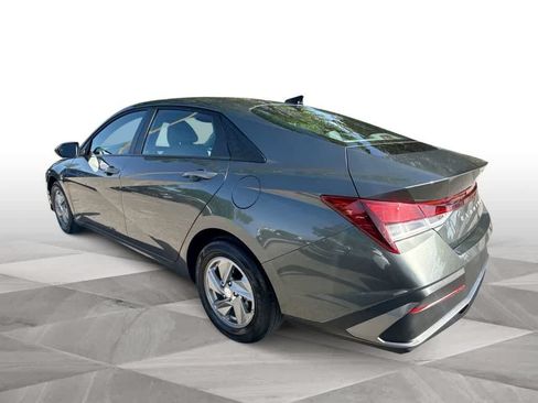 Used 2025 Hyundai Elantra SE FWD image 6