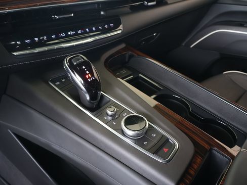 Used 2021 Cadillac Escalade Premium Luxury RWD image 25