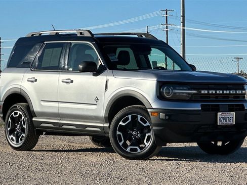 Used 2022 Ford Bronco Sport Outer Banks w/ Tech Package image 2