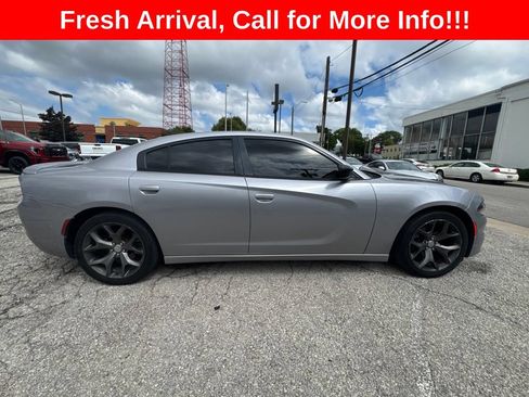 Used 2015 Dodge Charger SXT RWD image 19