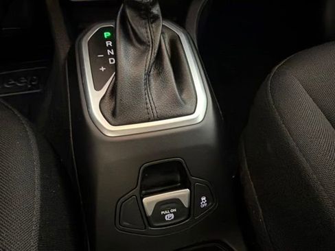 Used 2021 Jeep Renegade Latitude w/ Convenience Group AWD/4WD image 25