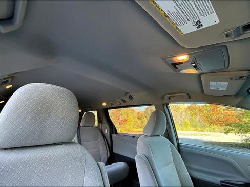 Certified 2017 Toyota Sienna LE image 13