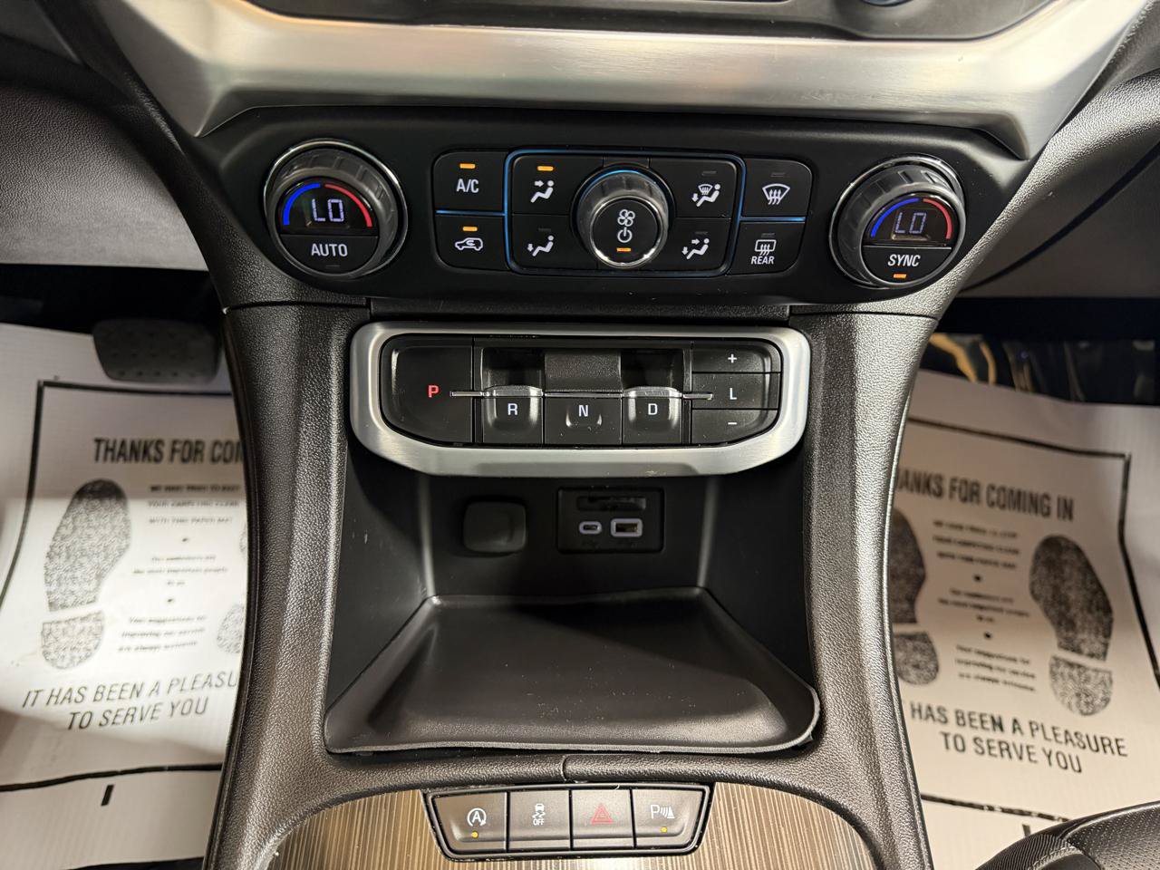 Used 2022 GMC Acadia SLT w/ Technology Package FWD image 19