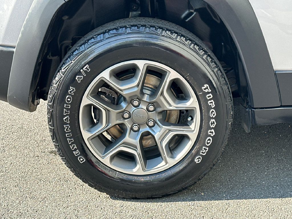 Used 2022 Jeep Cherokee Trailhawk w/ Trailer Tow Group AWD/4WD image 7