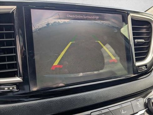 Used 2022 Chrysler Pacifica Touring-L image 13