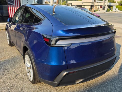 Used 2026 Tesla Model Y AWD image 7