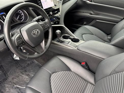 Used 2023 Toyota Camry SE image 12