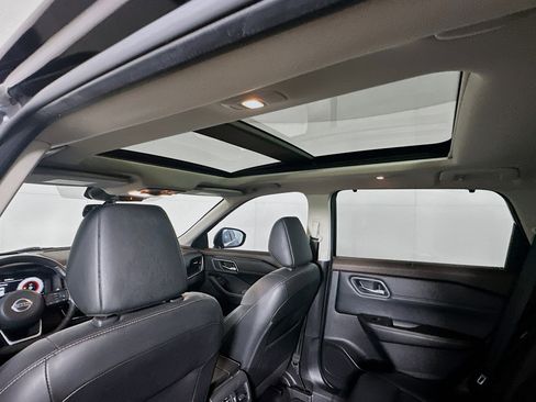 Used 2021 Nissan Rogue Platinum image 27