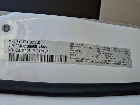 Certified 2024 Chrysler Pacifica Limited FWD image 29