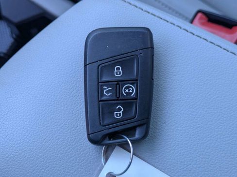 Used 2023 Volkswagen Tiguan SE FWD image 32