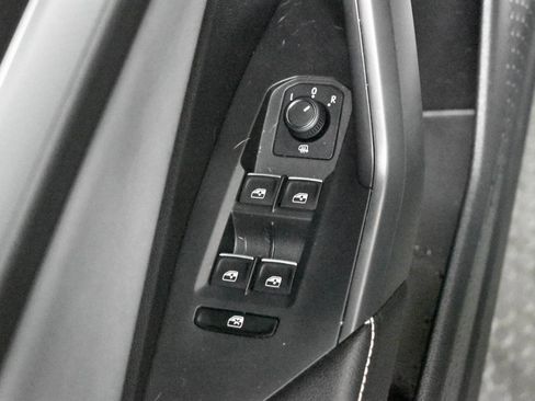 Used 2025 Volkswagen Jetta SE image 21