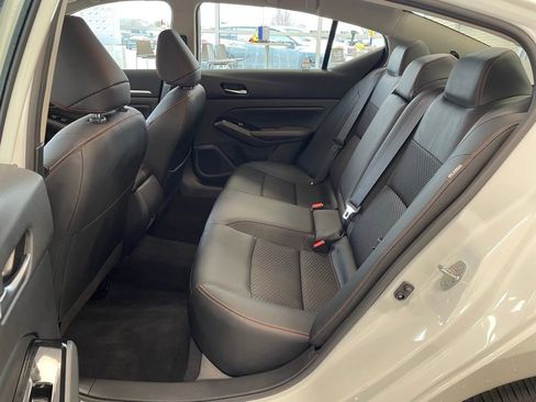 Used 2024 Nissan Altima 2.5 SR image 10