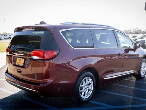 Used 2020 Chrysler Pacifica Touring-L image 35