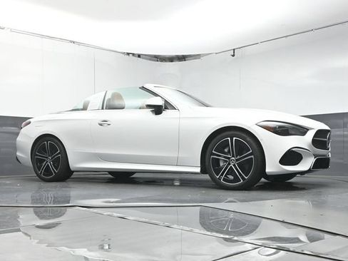 Used 2026 Mercedes-Benz CLE 300 4MATIC Cabriolet image 37