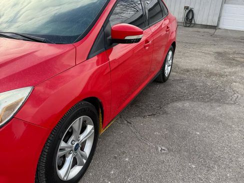 Used 2013 Ford Focus SE w/ SE Winter Pkg image 2