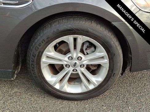 Used 2015 Ford Taurus SEL image 9