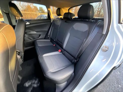 New 2026 Volkswagen Taos SE image 15