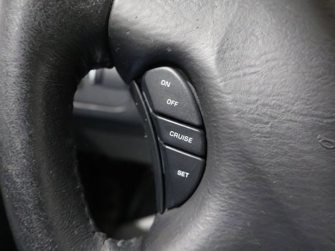 Used 2004 Chrysler Town & Country Limited image 26