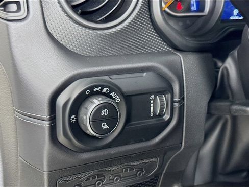 Used 2025 Jeep Gladiator Rubicon w/ Safety Group AWD/4WD image 12