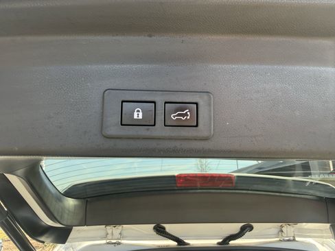 Used 2023 Subaru Ascent Premium w/ Convenience Package image 10