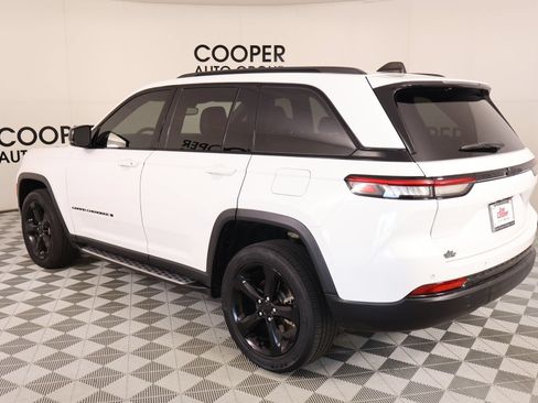 Used 2023 Jeep Grand Cherokee Altitude RWD image 23