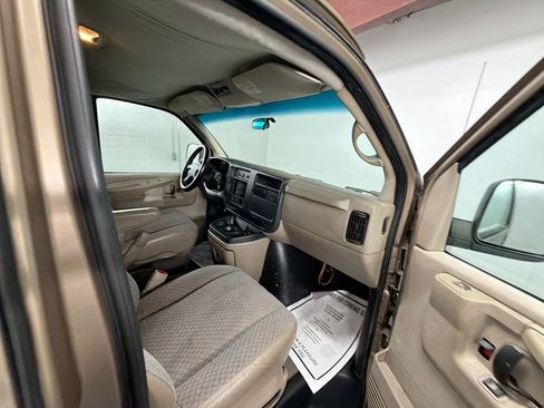 Used 2004 Chevrolet Express 2500 Passenger w/ LS Preferred Equipment Group RWD image 24