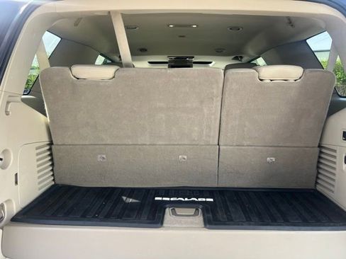 Used 2020 Cadillac Escalade Luxury w/ LPO, Radiant Package AWD/4WD image 15