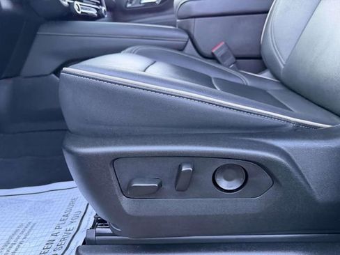 Certified 2025 Chevrolet Suburban Premier image 14