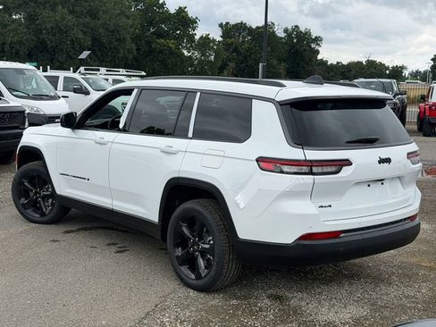New 2026 Jeep Grand Cherokee L Limited w/ Limited Altitude Package AWD/4WD image 9