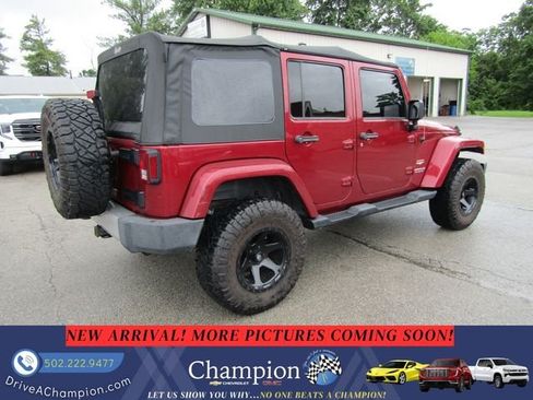 Used 2013 Jeep Wrangler Unlimited Sahara w/ Connectivity Group AWD/4WD image 4