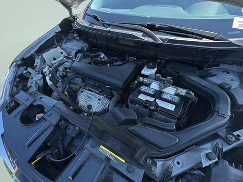 Used 2018 Nissan Rogue SV w/ Premium Package FWD image 34