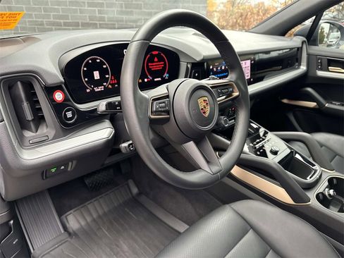 Used 2024 Porsche Cayenne image 20