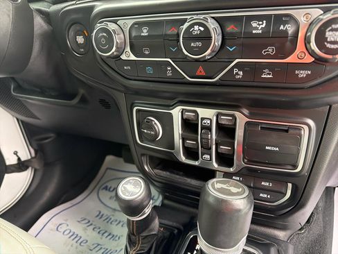 Used 2021 Jeep Wrangler Unlimited Sahara image 26
