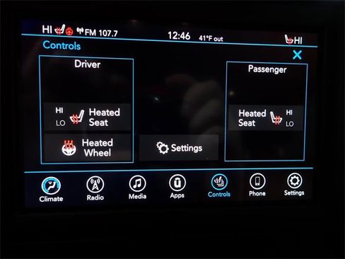 Used 2019 Chrysler Pacifica Touring-L image 2