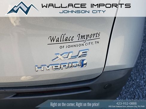 Used 2021 Toyota Sienna XLE image 6