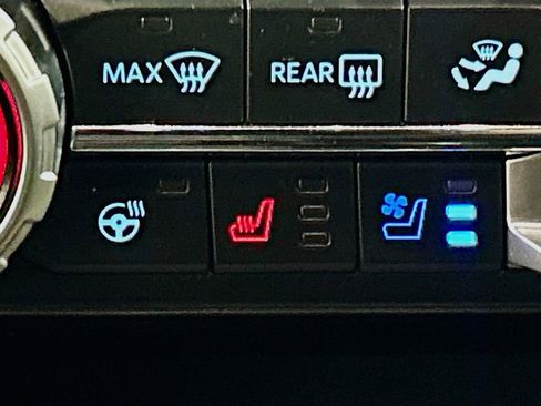 Used 2022 Ford F150 Lariat w/ Equipment Group 502A High image 19