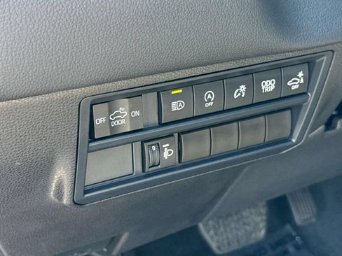 Used 2025 Toyota Tundra Limited AWD/4WD image 28