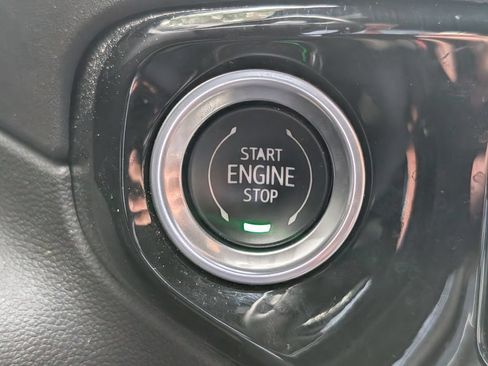 Used 2022 Chevrolet Silverado 1500 LTZ w/ Technology Package AWD/4WD image 32