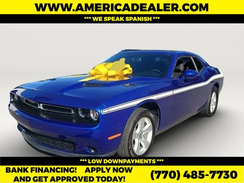 Used 2019 Dodge Challenger SXT image 1