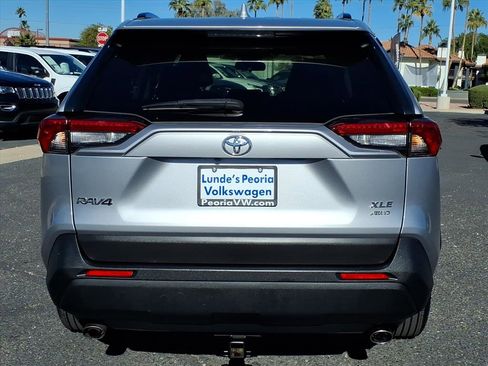 Used 2019 Toyota RAV4 XLE image 6