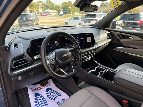Used 2025 Chevrolet Traverse LT w/ Driver Confidence Package FWD image 24